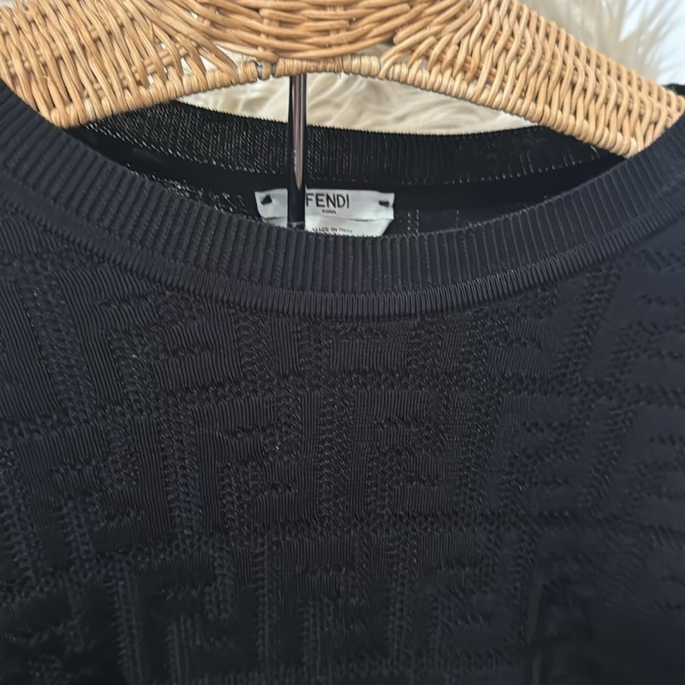 Authentic Fendi logo sweater tshirt style L/XL - Picture 2 of 4